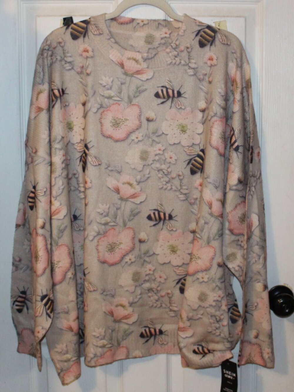NWT Shein Curve Bees, crew neck sweater 7X(28W-30W) Pretty